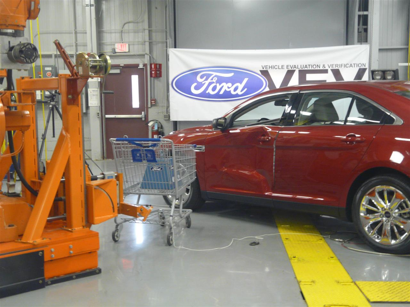 Illustration for article titled Ford Taurus Simulates Parking Lot Carnage